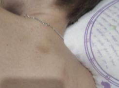 Мама 4-классника заявила об избиении завучем ее сына в школе Волжского