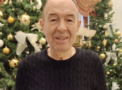 Первый мэр Волгограда Юрий Чехов поздравляет с Новым 2026 годом