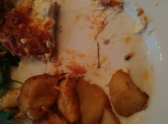 Волгоградка едва не съела вместе с мясом портновскую булавку