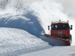 Дорожники просят граждан не оставлять машины на обочинах