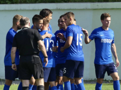 «Миллионные зарплаты и ни одного матча»: гонорары футболистов «Ротора» поставили под сомнение