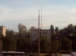 На западе Волгограда загорелось общежитие