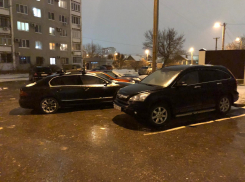 Машины буксуют, люди падают: вечером Волгоград превратился в сплошной ледяной каток