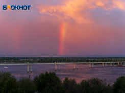 «Тот самый крутой закат»: волгоградцы заполонили соцсети снимками уникального заката