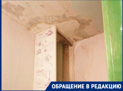 «Воды в подвале по колено, проводку замыкает»: в Волгограде жильцы четвертый день ждут приезда аварийной службы