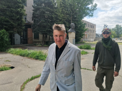 «Налицо все признаки заказухи»: обвиненный в побоях волгоградский депутат Осипов прибыл в суд