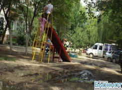 В Волгоградском дворе у детей нет игровой площадки [фоторепортаж]