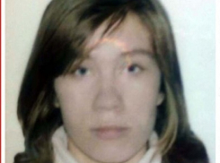 В городе-спутнике Волгограда объявлена в розыск пропавшая девушка в розовой шапке