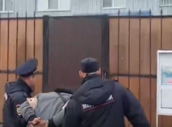 Под Волгоградом сняли с автобуса прокрутившего в казино полмиллиона на закупку моркови игромана 