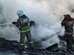 В Волгограде пытаются установить, кто погиб в сгоревшем доме