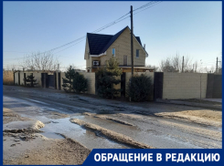 Зловонный прорыв топит трамвайные пути в Волгограде