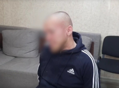 В Волгограде арестовали многодетного отца, который удерживал в квартире пятерых детей и одного из них ранил