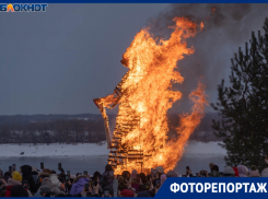 Гигантское чучело подожгли в центре Волгограда на глазах у многотысячной толпы 