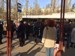 Третий день без маршруток: автобусы не справляются с потоком пассажиров в Волгограде 