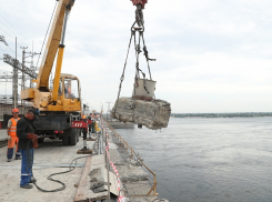 На мосту Волжской ГЭС наконец-то готовятся укладывать асфальт