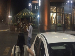 В центре Волгограда из-за забытого рюкзака эвакуировали «Макдональдс»