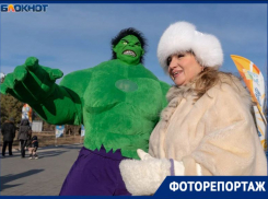 Халк прогулялся с Пандой и Олафом: День хорошего настроения прошел в волгоградском парке 
