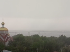 Движение через Волжскую ГЭС встало из-за ливня