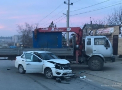 Житель Пермского края за рулем Dongfeng протаранил волгоградца на «Ладе Гранте»