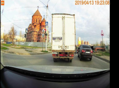 Водитель за рулем LADA с заклеенными номерами в Волгограде сбил девочку 