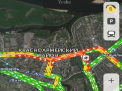 Красноармейский район Волгограда снова стоит в огромной пробке