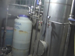 Под Волгоградом 16 мужчин открыли цех по производству «паленых» водки и коньяка