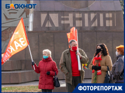 Волгоградцы отметили годовщину Великого Октября под красными знаменами