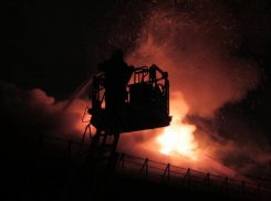 10 человек из-за замкнувшей проводки эвакуировали ранним утром из пятиэтажки в Волгограде