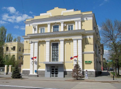 Чиновники грозятся остановить ремонт разваливающегося дома из-за жильцов-оппозиционеров