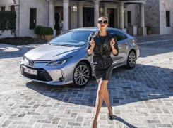 Ляйсан Утяшеву поклонники назвали иконой стиля