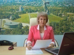 Экс-чиновницу, похитившую из казны Волгограда 21 млн, суд оставил под стражей 