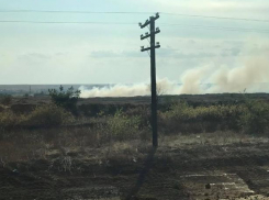Под Волгоградом депутат обнаружил горящую свалку