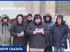 «Канализация отремонтирована скотчем»: кипяток заливает подвал дома на юге Волгограда 