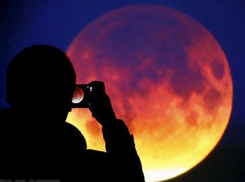Кровавое лунное затмение обернется для волгоградцев плохим самочувствием и истеричностью