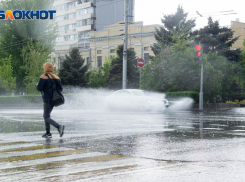 95% волгоградцев винят в затопленных на выходных улицах города плохие ливневые канализации