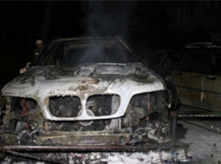 Под Волгоградом одновременно сгорели Reno и BMW X5