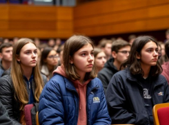 Проблемы возникли у директора волгоградского техникума из-за замерзающих студентов
