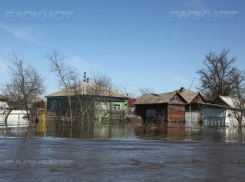 В затопленном паводком районе Волгоградской области не хватает врачей