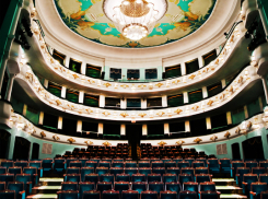 Посетителям ТЦ в Волгограде споют оперу «Травиата»