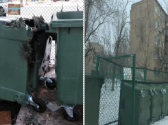 В Волжском сожгли и перевернули новые контейнеры