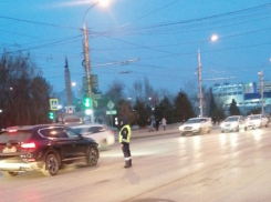 Полиция тормозит машины в центре Волгограда после приезда Путина