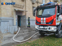 Женщина погибла в пожаре в многоквартирном доме в Волгограде