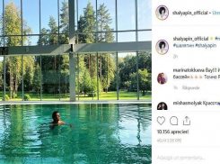  Прохор Шаляпин показал релакс в бассейне с окнами от пола до потолка