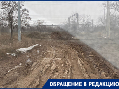 Экстремальная грязь заставила жителей Волгограда ходить в бахилах на улице