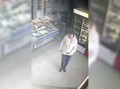 Мать-убийцу новорожденной малышки ищут по видео в Михайловке