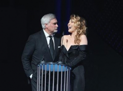 Джанабаева показала страстный поцелуй с супругом Валерием Меладзе