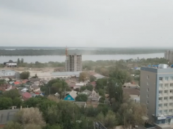 Пыльный шторм накрыл Волгоград — видео