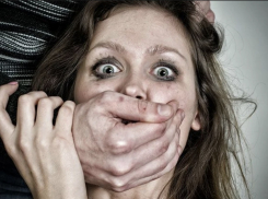 Маньяк изнасиловал двоих девушек после побега в Волгоград 