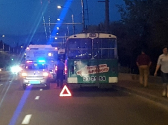 Троллейбус с автобусом не поделили дорогу на севере Волгограда