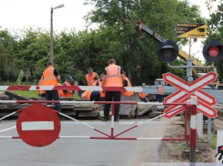 В Волгограде ограничат движение транспорта через переезд на Ельшанке